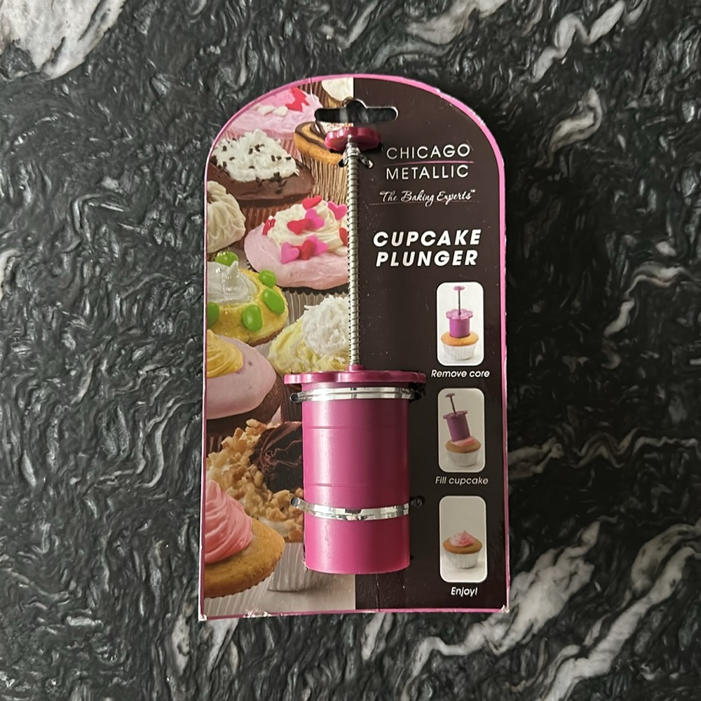 NWT Chicago Metallic Cupcake Plunger Baking
Tool